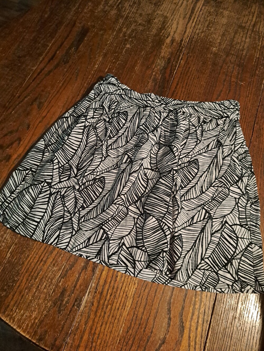 MP Medium Petite Loft Outlet Linen Rayon Black Off White Leaf Print Mini Skirt